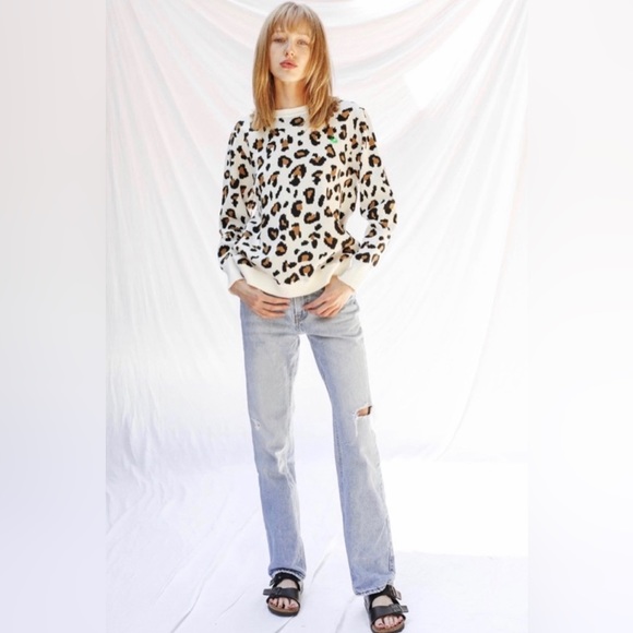 Gorgeous leopard print, open back top, long sleeves. Pretty. - Picture 4 of 6